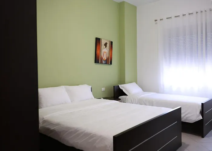 Palm Breeze Apartment *