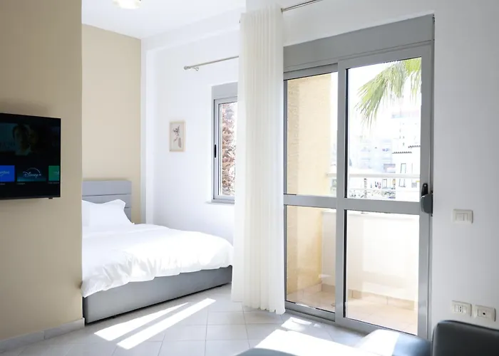 Palm Breeze Apartment *