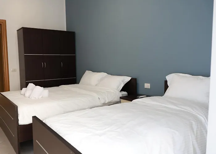 Palm Breeze Apartment *